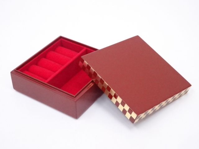 朱金箔市松模様角小箱